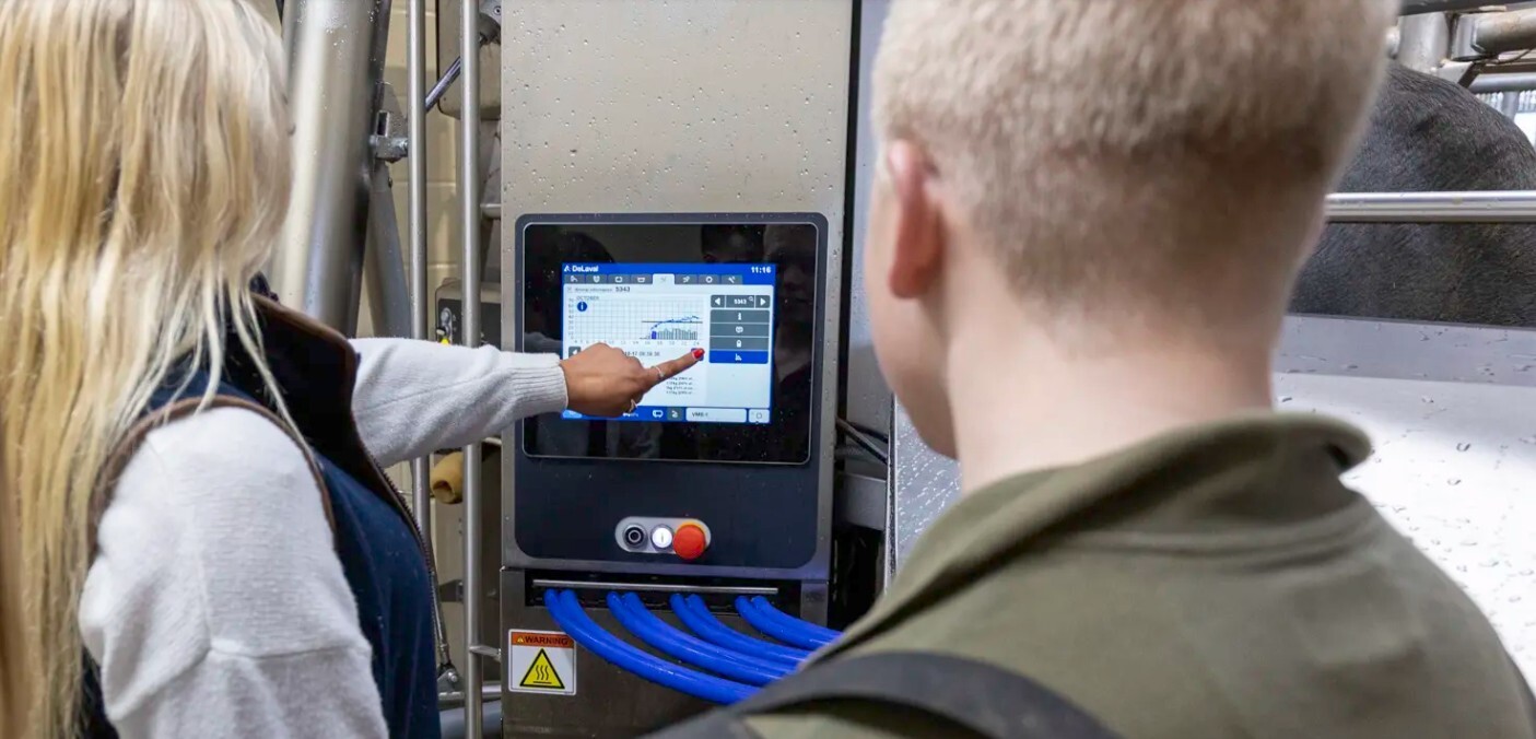Hartpury’s home farm installs robotic milking system