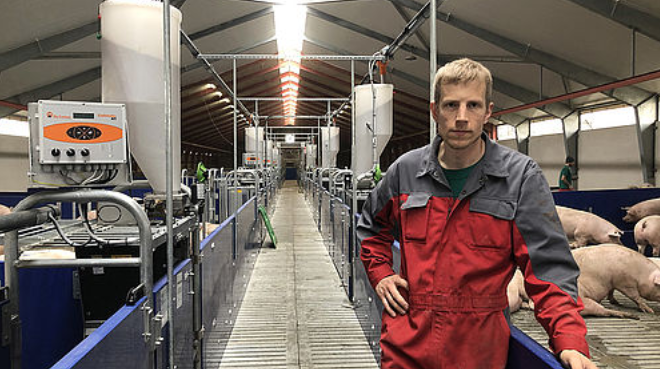 Jeppe Bloch in the new part of his sow house