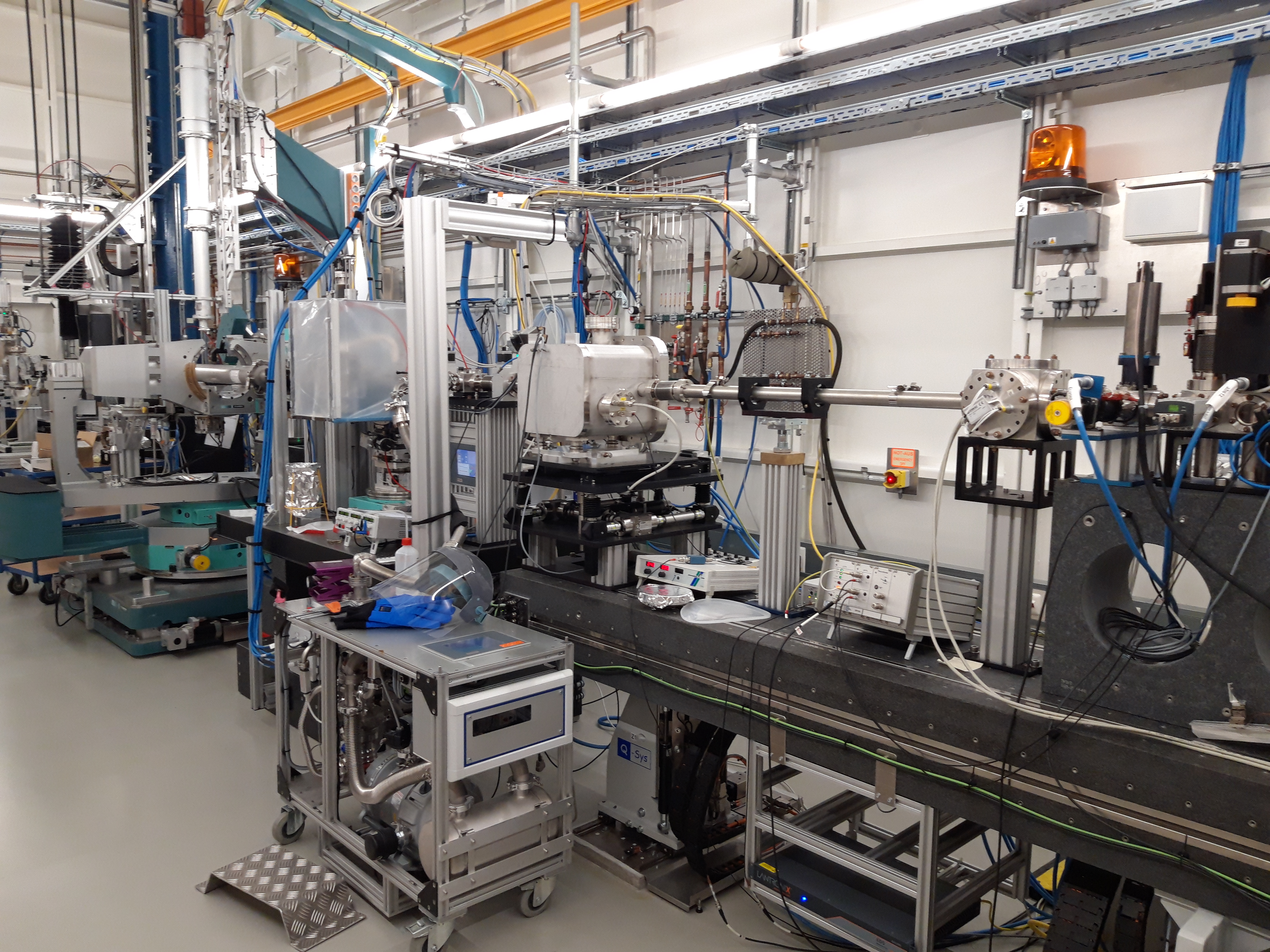 Beamline P10 at DESY's X-ray source PETRA III where the experiments took place.