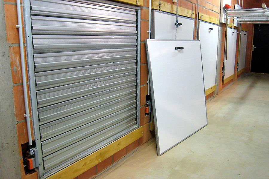 Figure 1: Additional summer ventilation through large fresh air inlets (shutters)